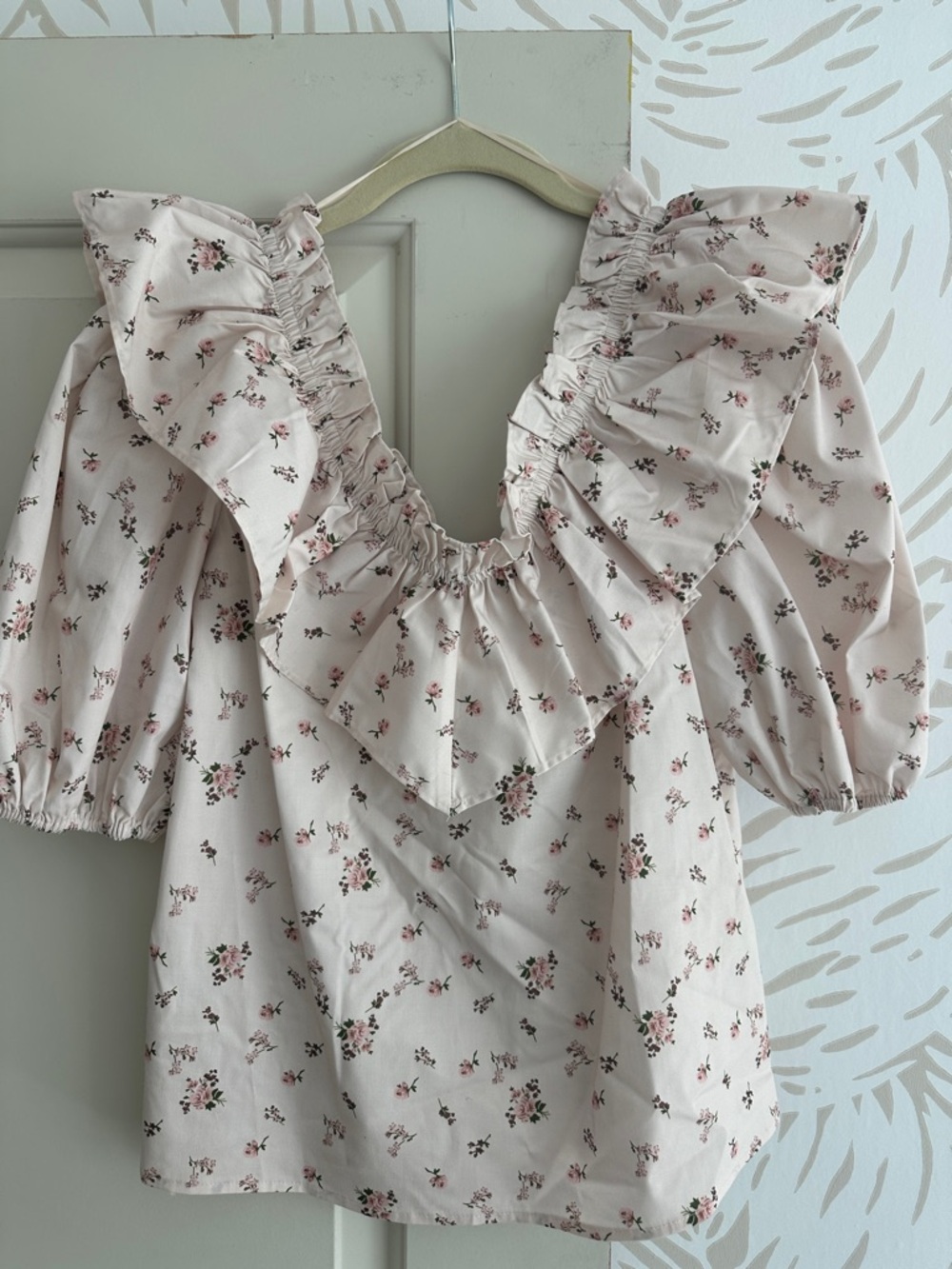 Tuckernuck Ruffled Floral Puff-Sleeve Blouse in Soft Pink